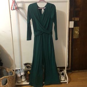 Cute green jumpsuit!